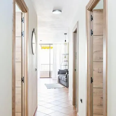 Cosy Apartment In Los Cristianos 5Min To The Ocean Exterior photo